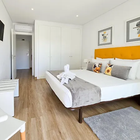 Rocha Honey Glow Apartment