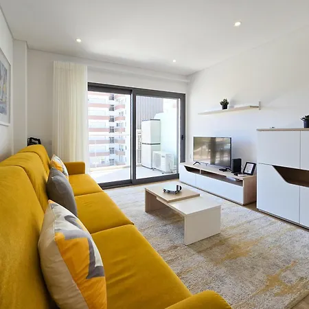 Rocha Honey Glow Apartment *